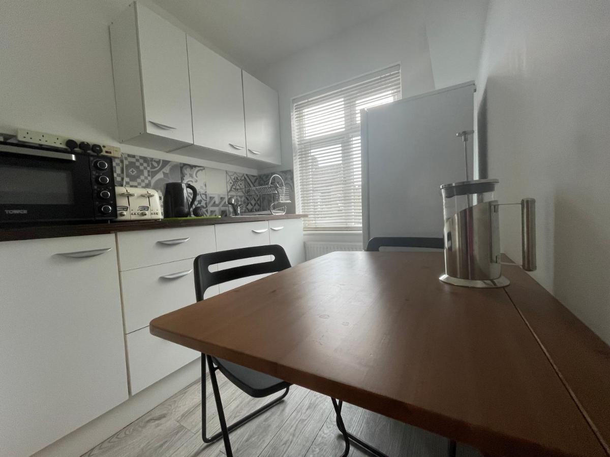Hotel Entire House Floor Perfect For Couples & Freelancers - Available For Single Too Londyn Zewnętrze zdjęcie